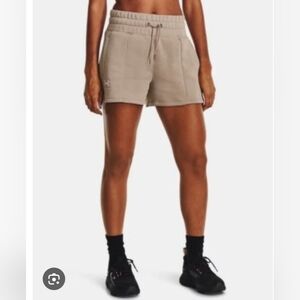 Under Armour UA Play Up 2-in 1 Essential Fleece Shorts Beige Women's Small S EUC